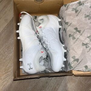 BRAND NEW Under Armour soccer/lacrosse cleats women’s size 8